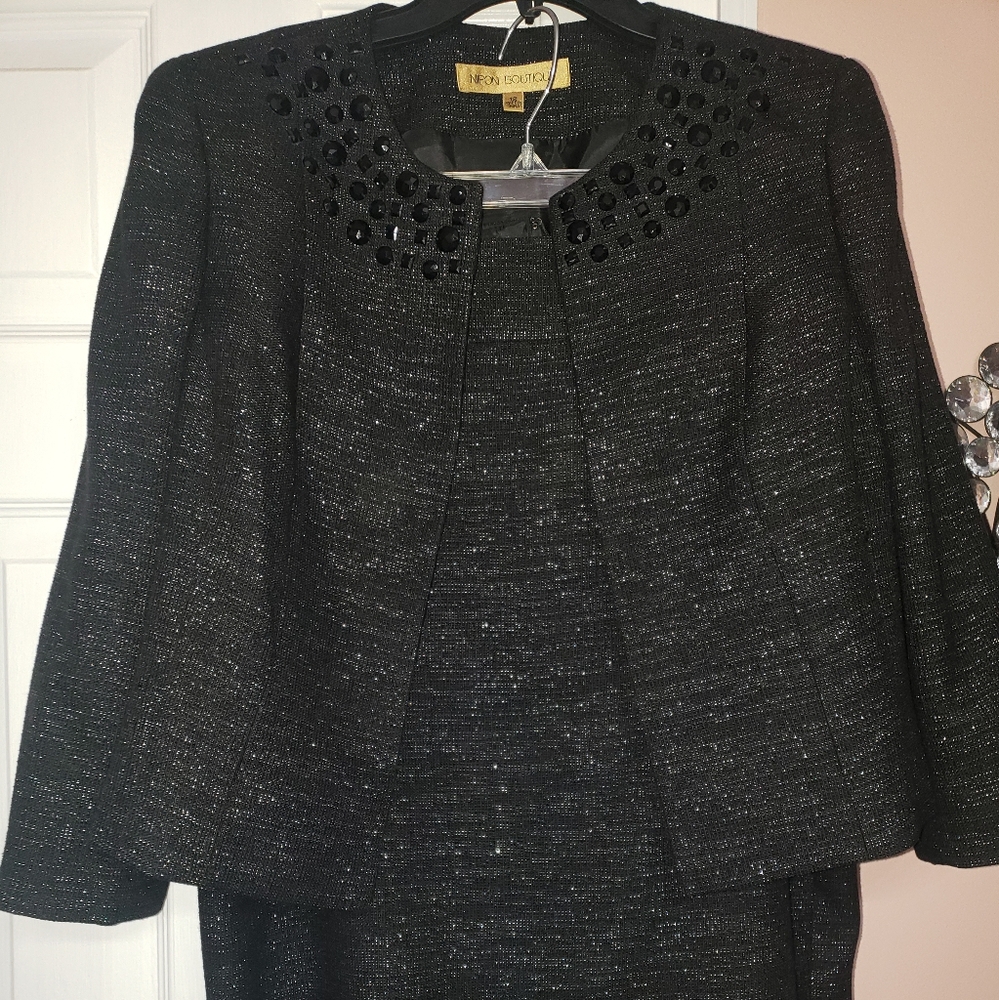 Skirt suit